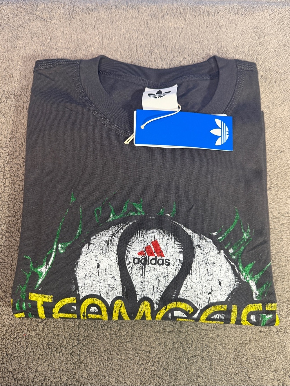 Adidas t-shirt teamgeist
Brand new - Picture 2 of 4